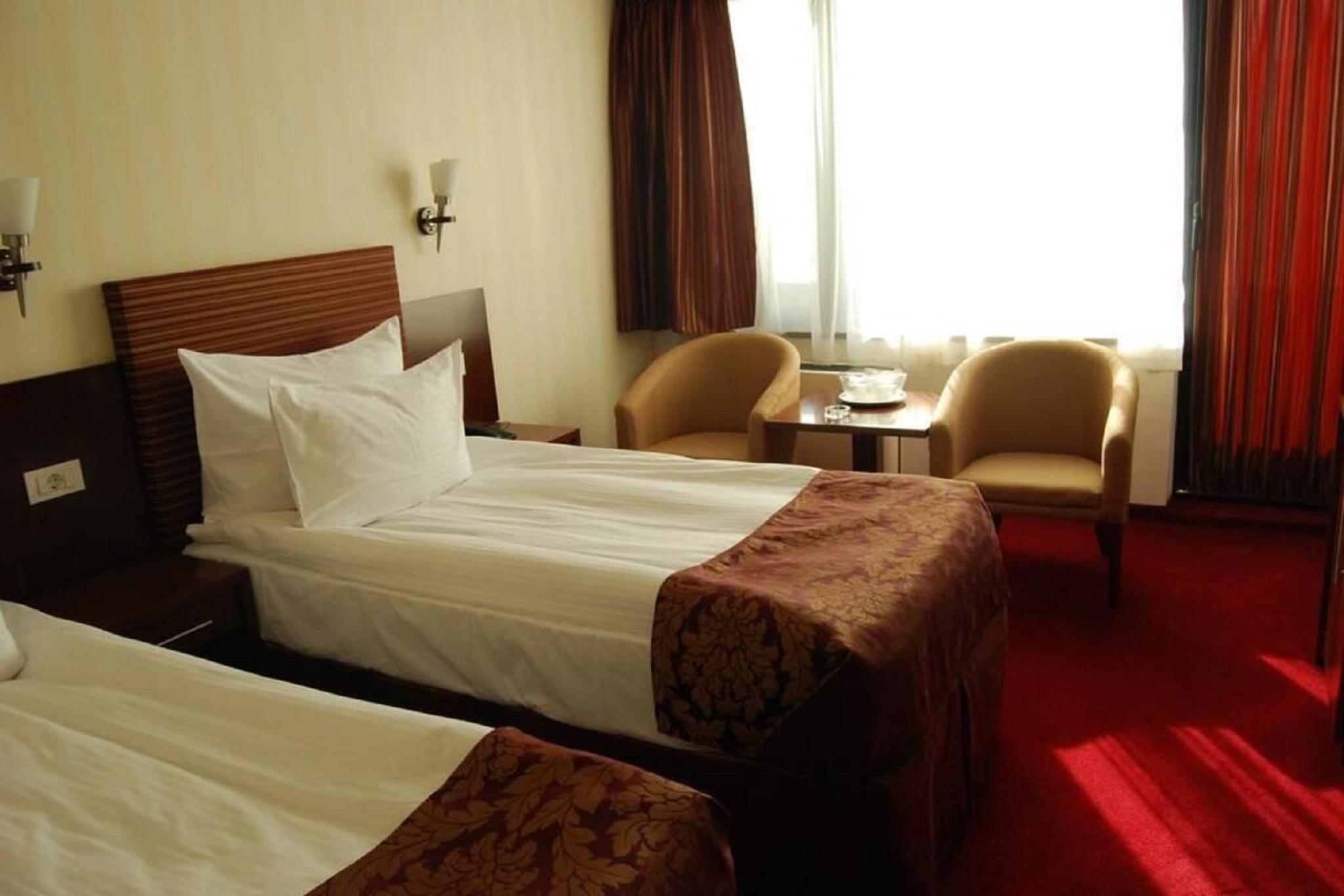 แกรนด์ โฮเต็ล นาโปกา Hotel คลูจ-นาโปกา ภายนอก รูปภาพ