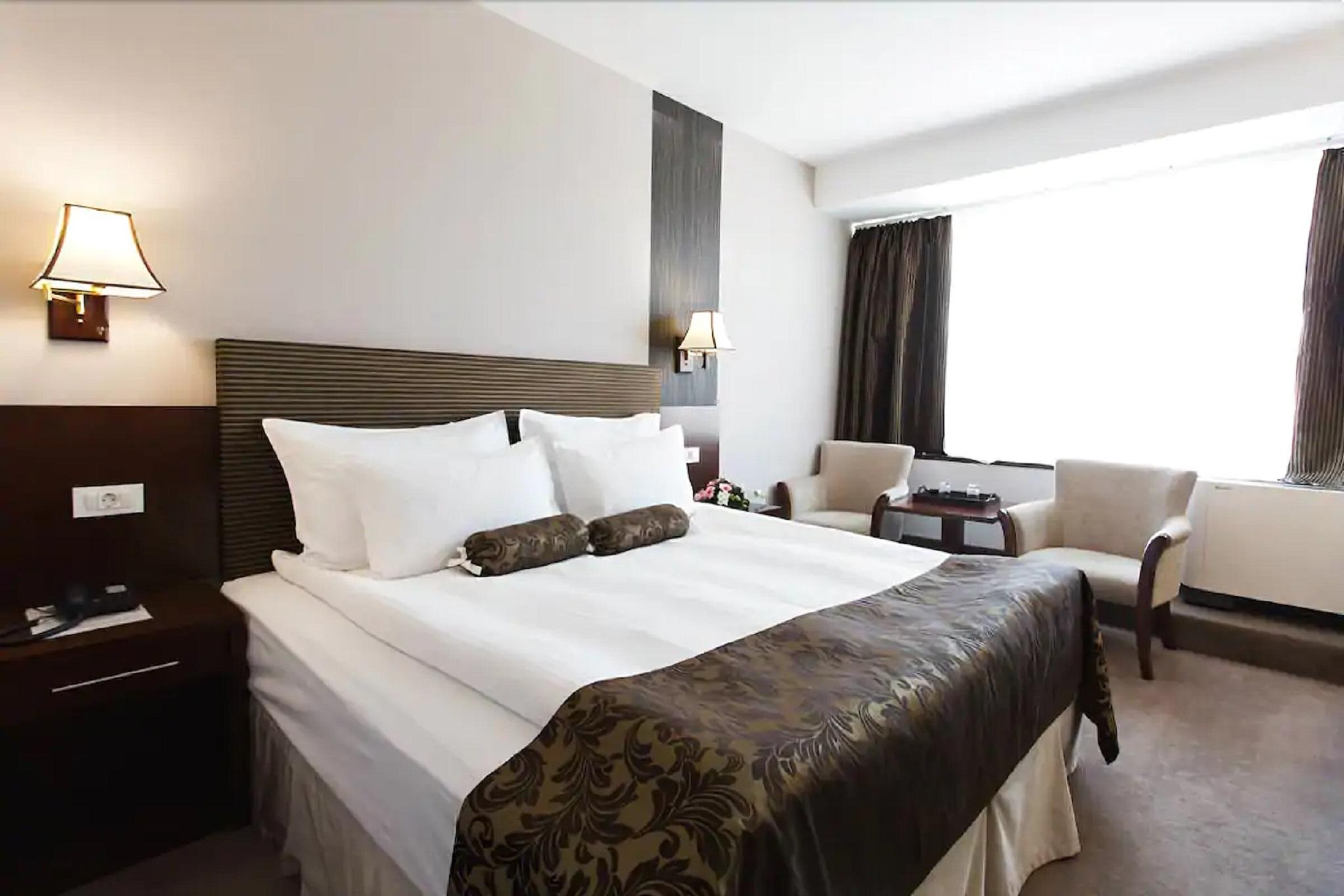 แกรนด์ โฮเต็ล นาโปกา Hotel คลูจ-นาโปกา ภายนอก รูปภาพ