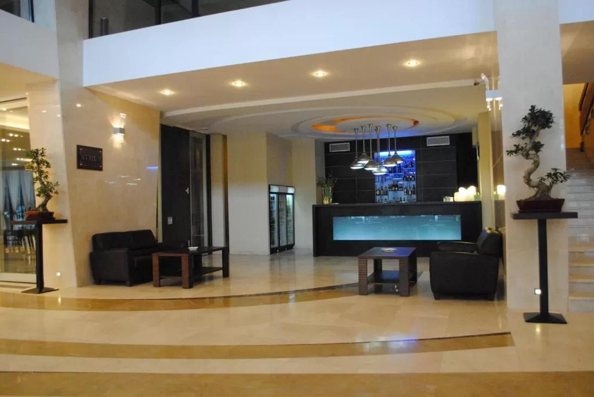 แกรนด์ โฮเต็ล นาโปกา Hotel คลูจ-นาโปกา ภายนอก รูปภาพ