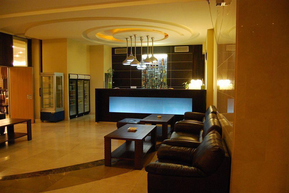 แกรนด์ โฮเต็ล นาโปกา Hotel คลูจ-นาโปกา ภายนอก รูปภาพ