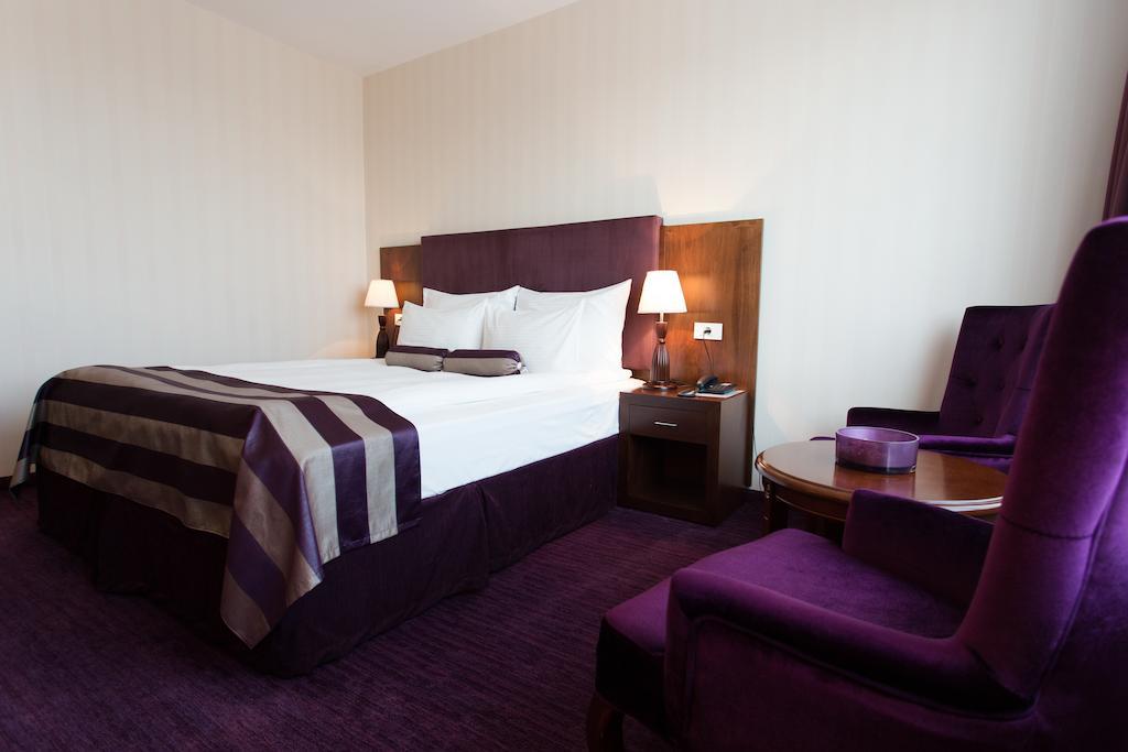 แกรนด์ โฮเต็ล นาโปกา Hotel คลูจ-นาโปกา ภายนอก รูปภาพ